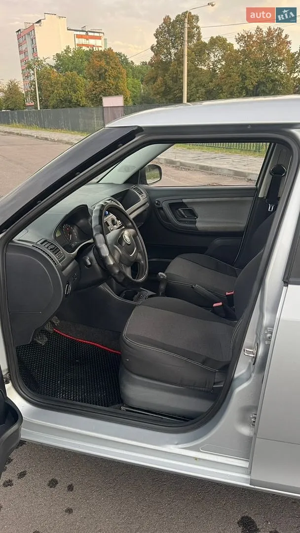 2010 Skoda Fabia - мініатюра 12