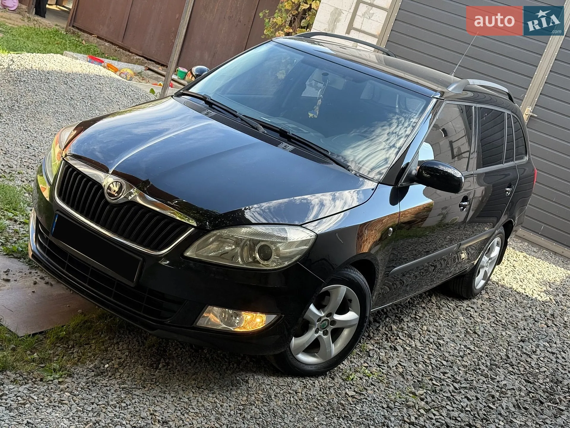 2010 Skoda Fabia - мініатюра 3