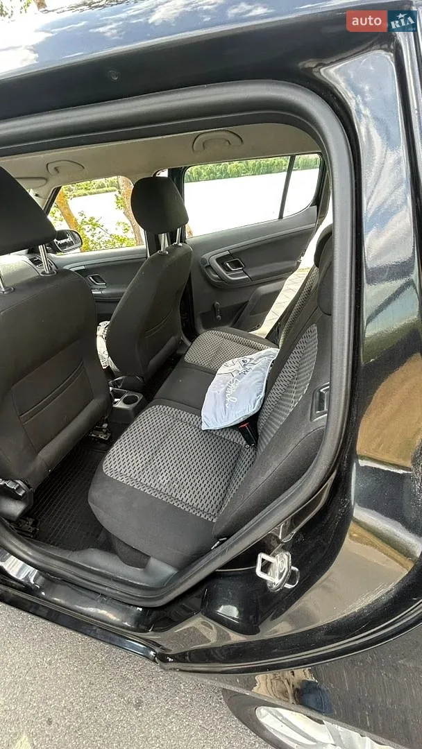 2010 Skoda Fabia - мініатюра 10