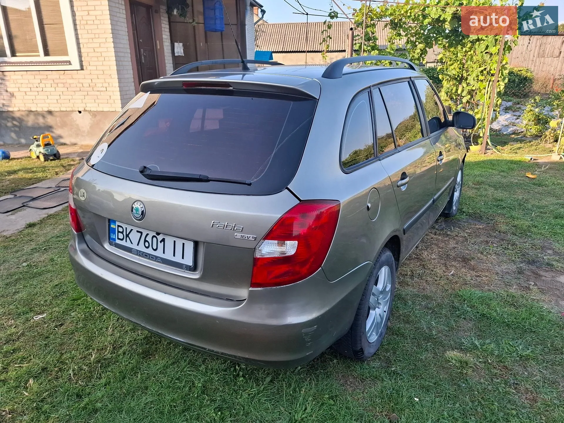 2010 Skoda Fabia - мініатюра 6