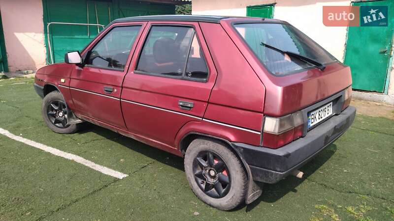 Хэтчбек Skoda Favorit 1991 в Костополе