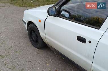 Хэтчбек Skoda Felicia 1998 в  фото 2 Хэтчбек Skoda Felicia 1998 в