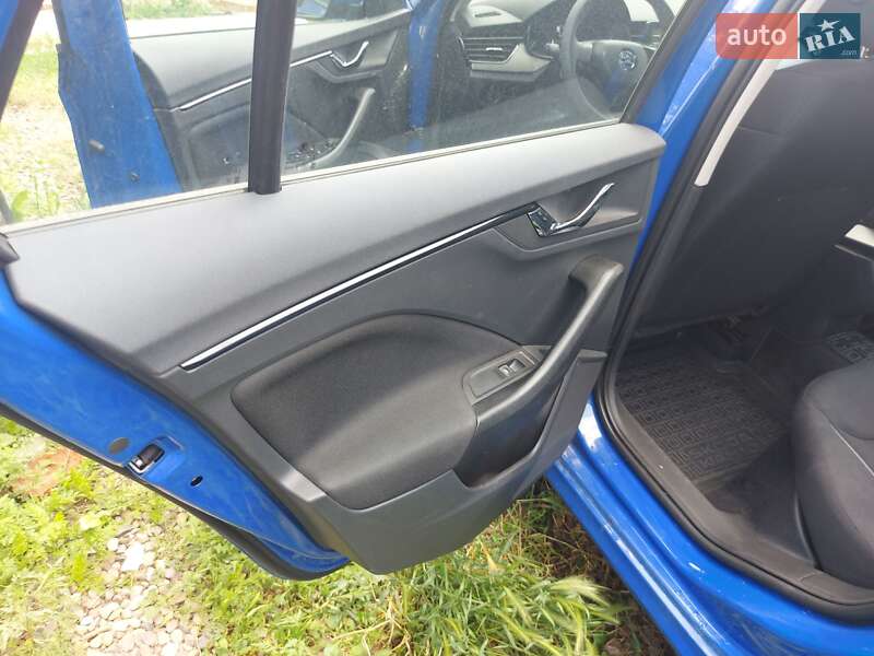 Внедорожник / Кроссовер Skoda Kamiq 2021 в Ужгороде