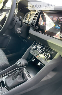 Позашляховик / Кросовер Skoda Karoq 2022 в 