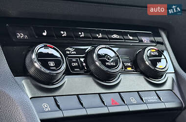 Внедорожник / Кроссовер Skoda Karoq 2021 в 