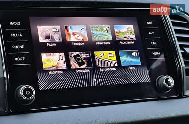 Внедорожник / Кроссовер Skoda Karoq 2021 в 