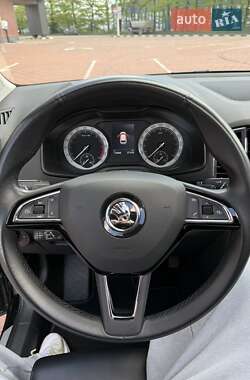 Внедорожник / Кроссовер Skoda Karoq 2017 в 