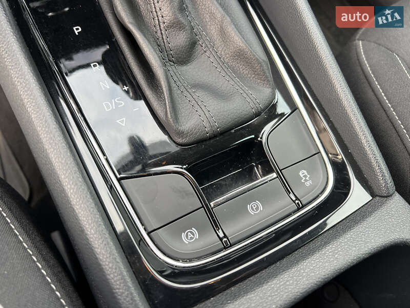 Внедорожник / Кроссовер Skoda Karoq 2019 в Киеве