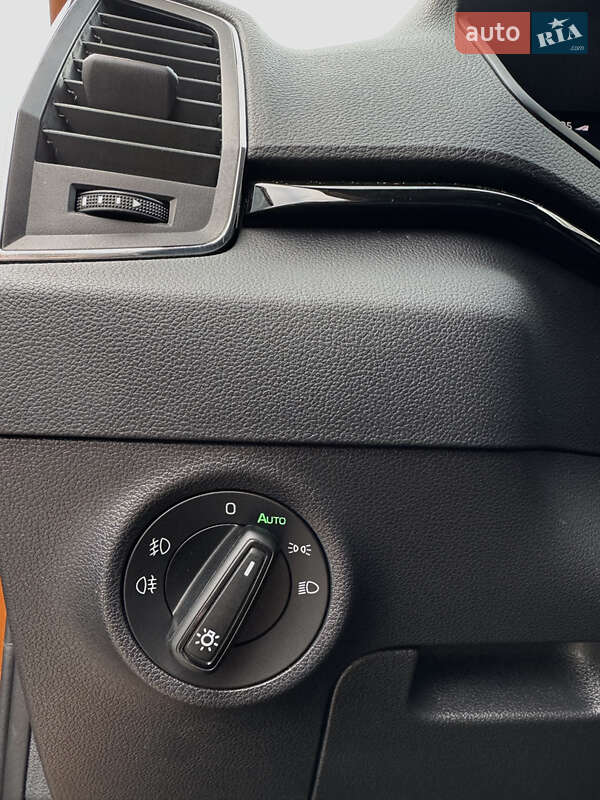 Внедорожник / Кроссовер Skoda Karoq 2024 в Днепре