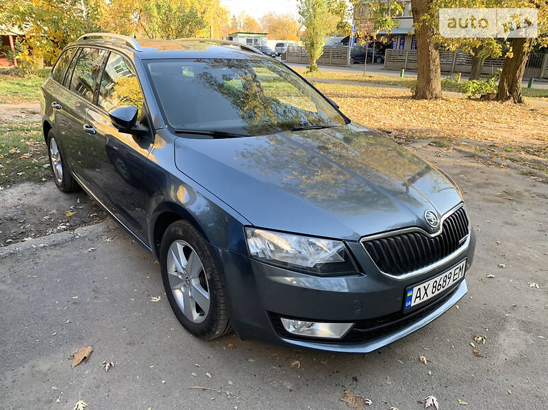 Skoda Octavia A7 green line
