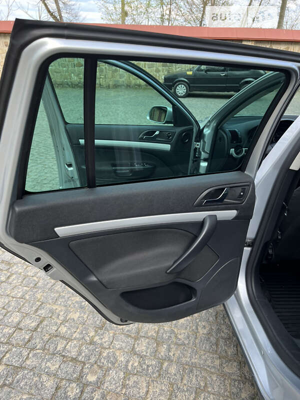 Універсал Skoda Octavia Scout 2008 в Чернівцях