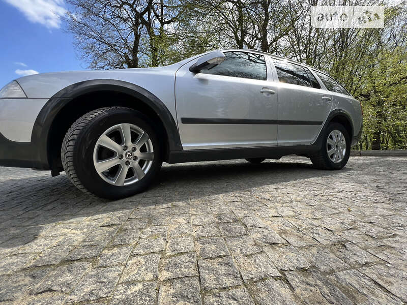 Універсал Skoda Octavia Scout 2008 в Чернівцях