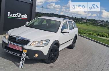 Универсал Skoda Octavia Scout 2012 в Шумске