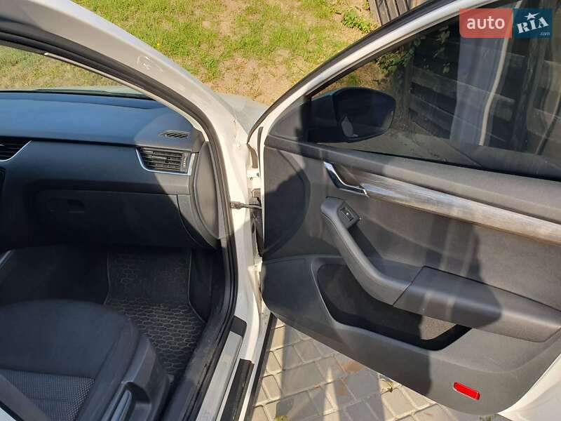 Универсал Skoda Octavia Scout 2015 в Киеве