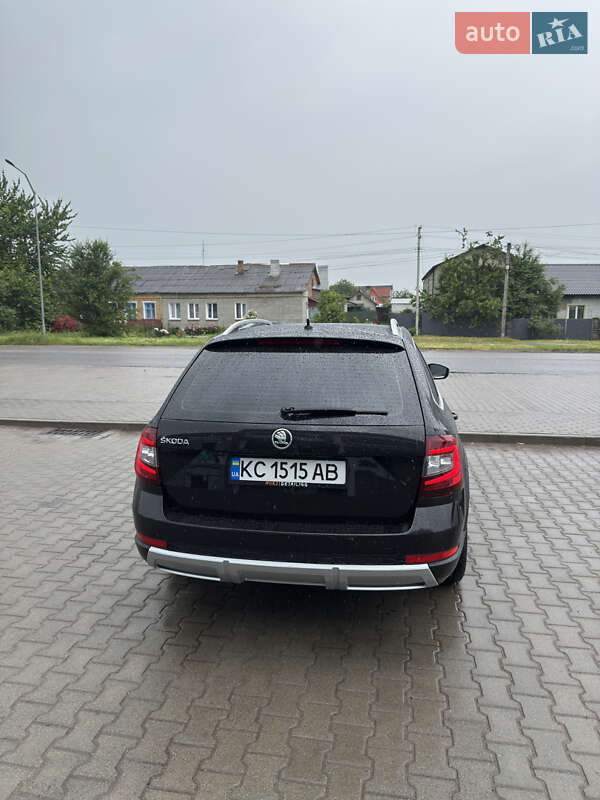 Универсал Skoda Octavia Scout 2017 в Нововолынске