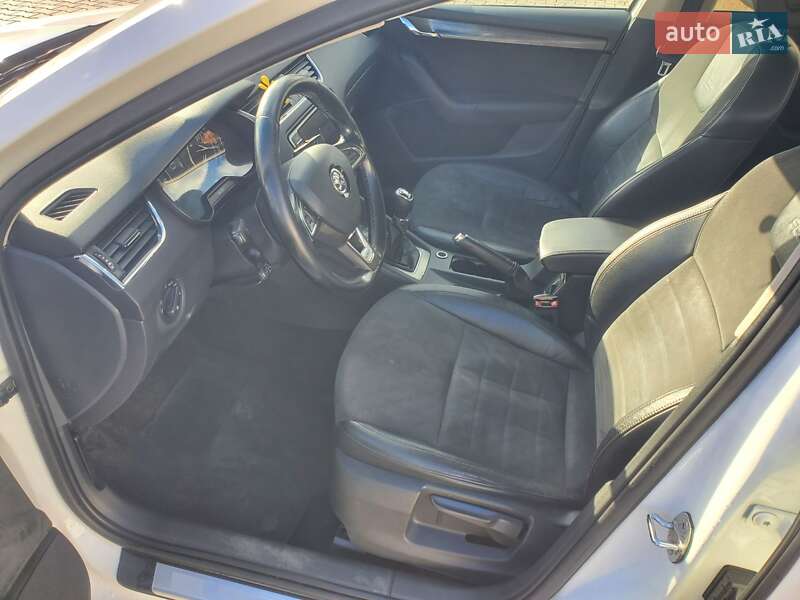 Универсал Skoda Octavia Scout 2015 в Черновцах