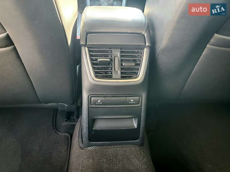 Универсал Skoda Octavia Scout 2015 в Черновцах
