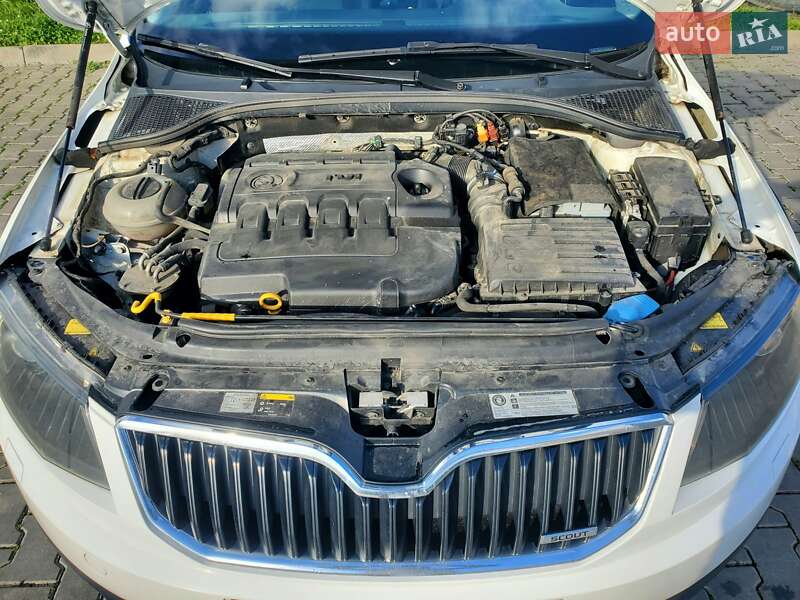 Универсал Skoda Octavia Scout 2015 в Черновцах