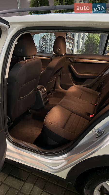 Універсал Skoda Octavia Scout 2014 в Ужгороді