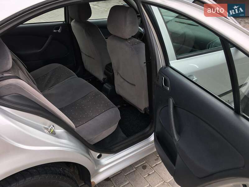 Лифтбек Skoda Octavia 2004 в Каменец-Подольском