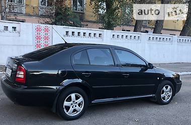 Седан Skoda Octavia 2002 в Каменском