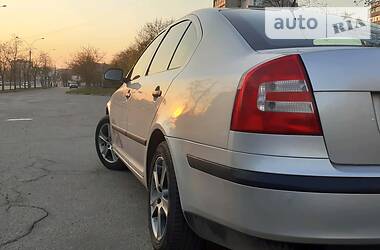 Седан Skoda Octavia 2004 в 