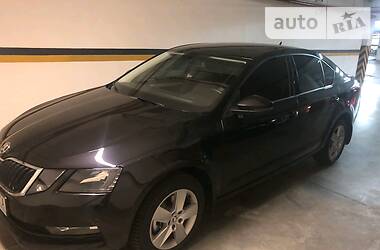 Седан Skoda Octavia 2019 в 