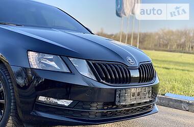 Седан Skoda Octavia 2018 в 