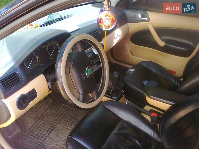 Ліфтбек Skoda Octavia 2003 в Ужгороді