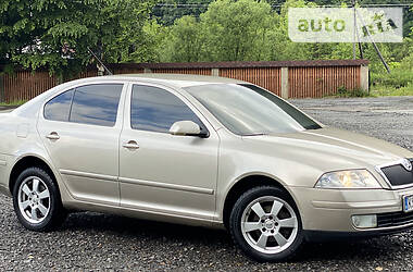 Седан Skoda Octavia 2006 в Межгорье