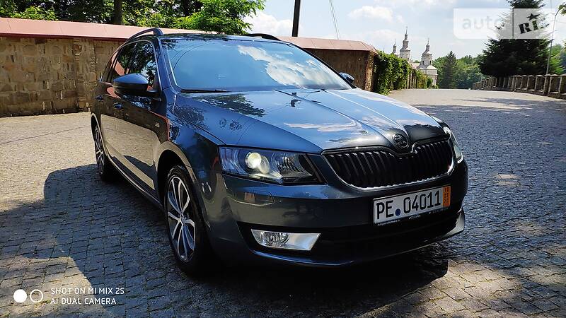 Універсал Skoda Octavia 2015 в Чернівцях