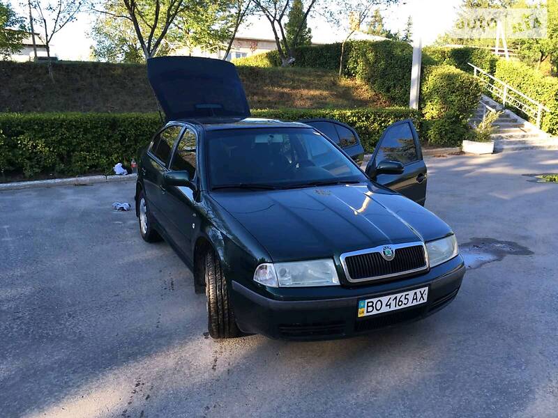 Седан Skoda Octavia 2002 в Бучаче