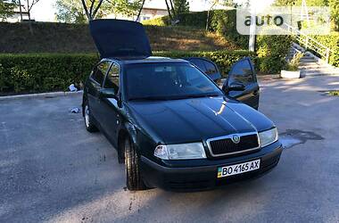 Седан Skoda Octavia 2002 в Бучаче