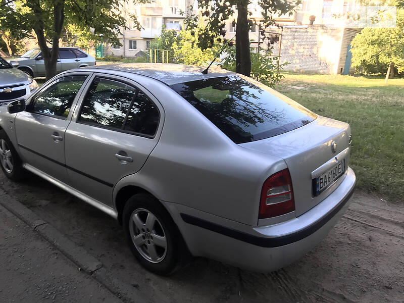 Седан Skoda Octavia 2001 в Светловодске