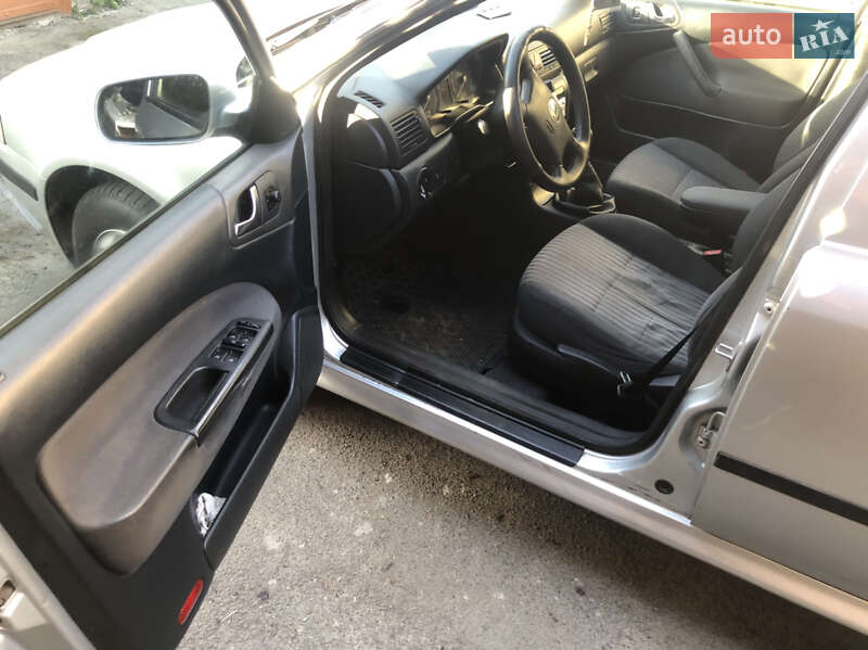 Лифтбек Skoda Octavia 2002 в Луцке