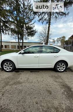 Хэтчбек Skoda Octavia 2015 в 