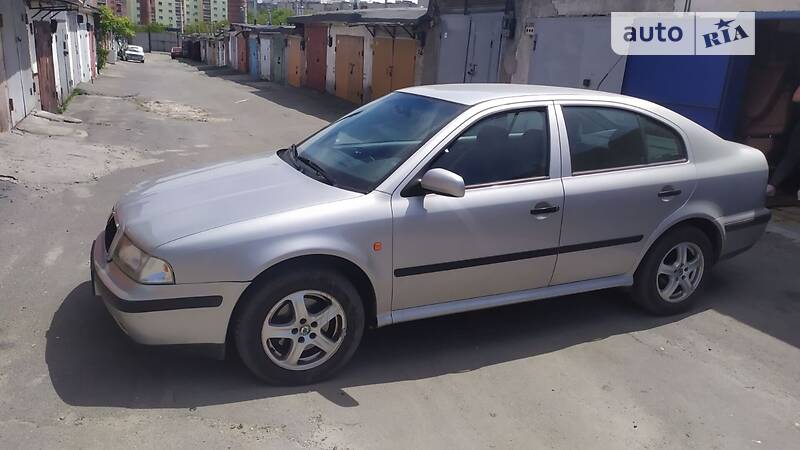 Седан Skoda Octavia 2000 в Хмельницком