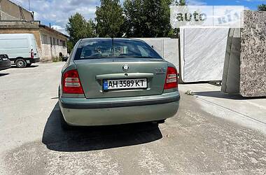 Седан Skoda Octavia 2001 в Києві