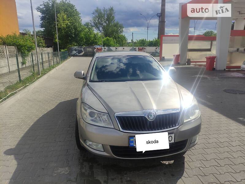 Седан Skoda Octavia 2010 в Черновцах