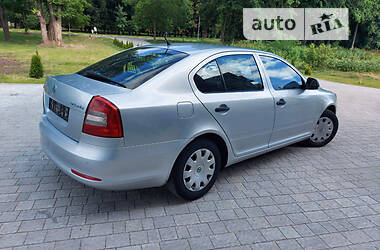 Седан Skoda Octavia 2010 в Львове