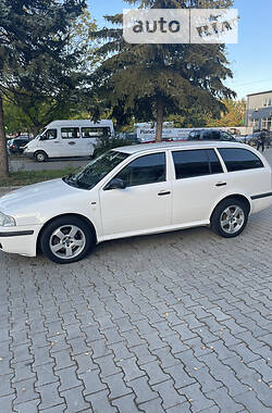 Універсал Skoda Octavia 2001 в Чернівцях