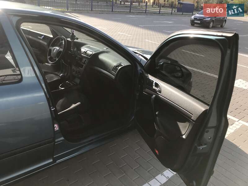 Лифтбек Skoda Octavia 2005 в Сокале