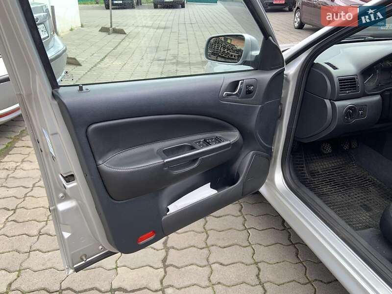 Лифтбек Skoda Octavia 2001 в Луцке