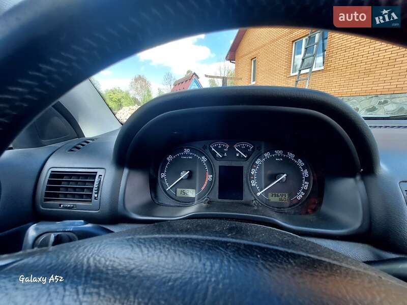 Лифтбек Skoda Octavia 2003 в Сарнах