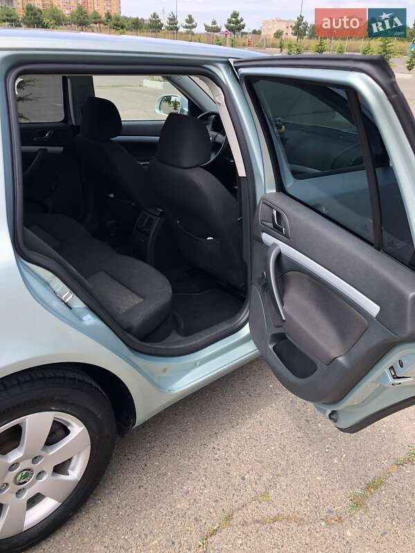 Універсал Skoda Octavia 2009 в Одесі