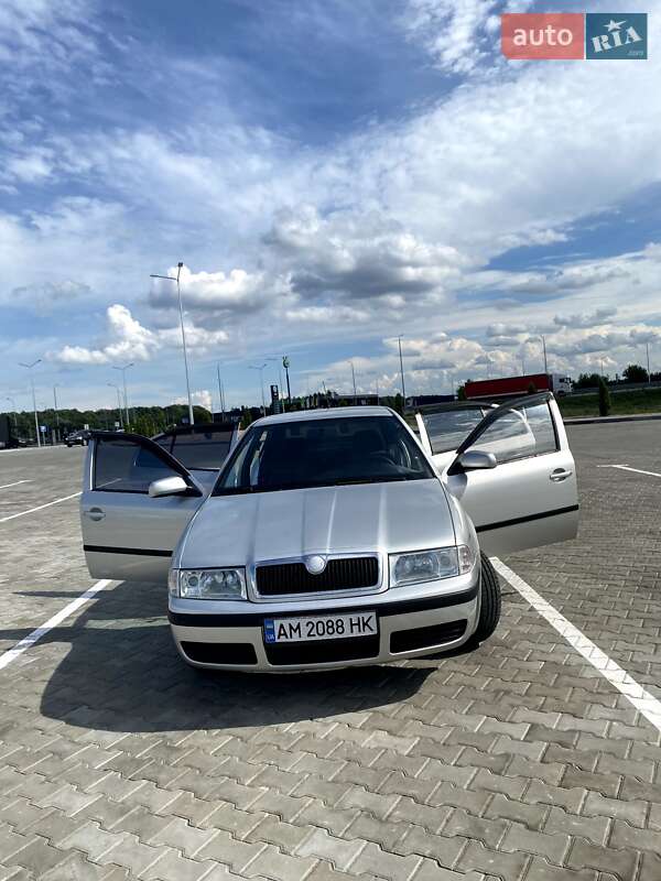 Ліфтбек Skoda Octavia 2003 в Житомирі