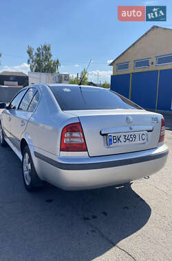 Лифтбек Skoda Octavia 2003 в Сарнах