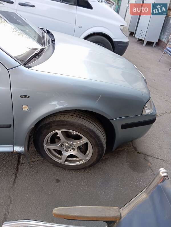 Лифтбек Skoda Octavia 2002 в Днепре