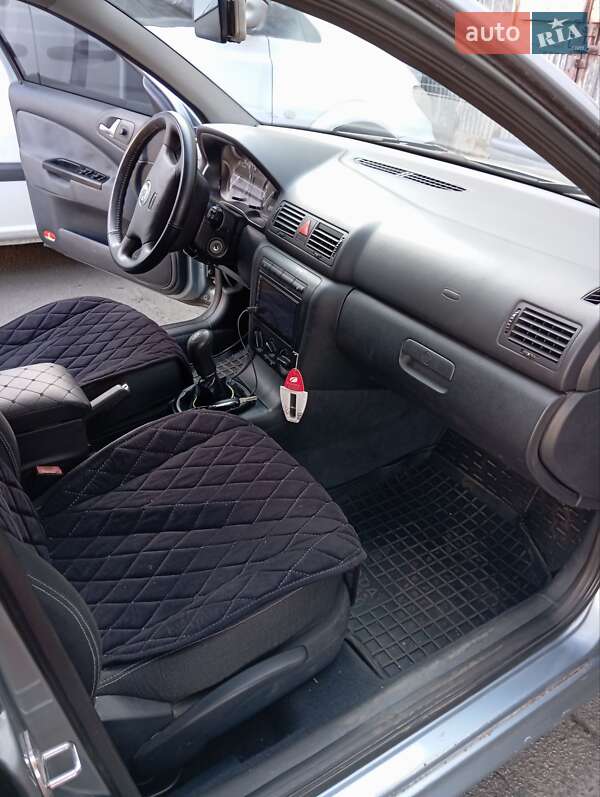 Лифтбек Skoda Octavia 2002 в Днепре