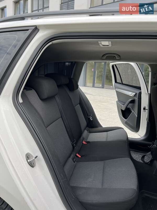 Универсал Skoda Octavia 2013 в Новояворовске